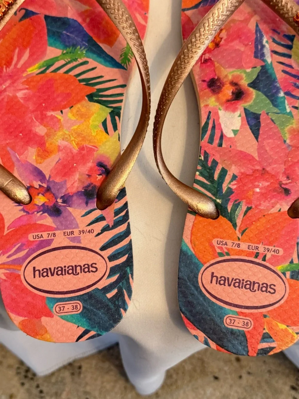 Havaianas Tropical Floral Pink Orange Flip Flops with Metallic Gold Straps - Picture 2 of 3